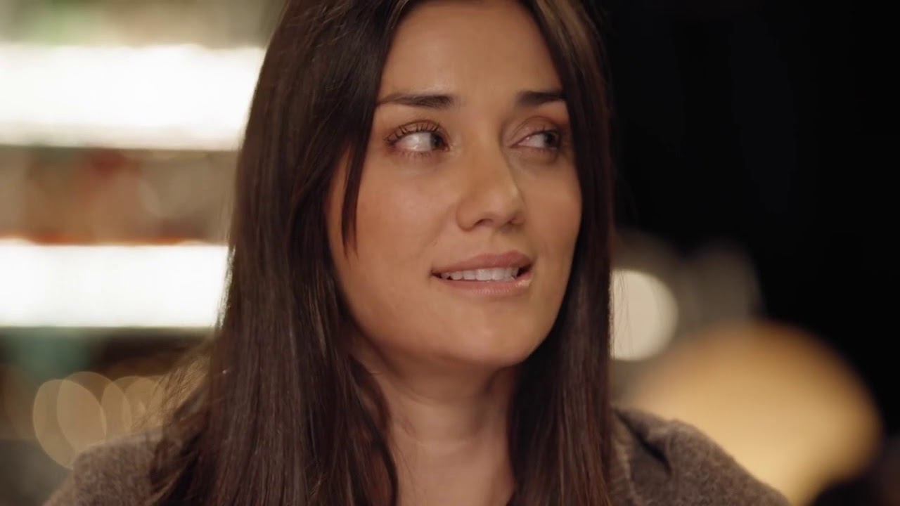 The actress from the viral Peloton ad at a bar with friends in Aviation Gin's fast-turnaround response spot